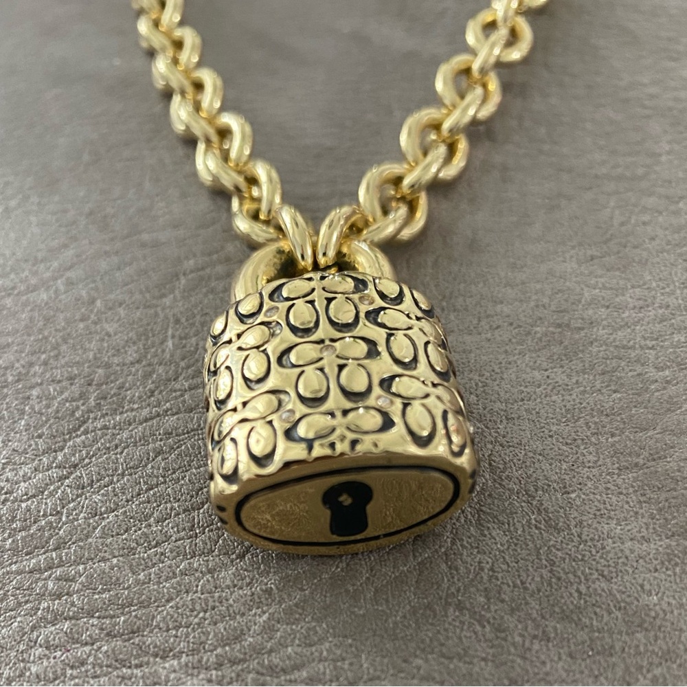 COACH Quilted Padlock Necklace Gold EUC! - Picture 4 of 6